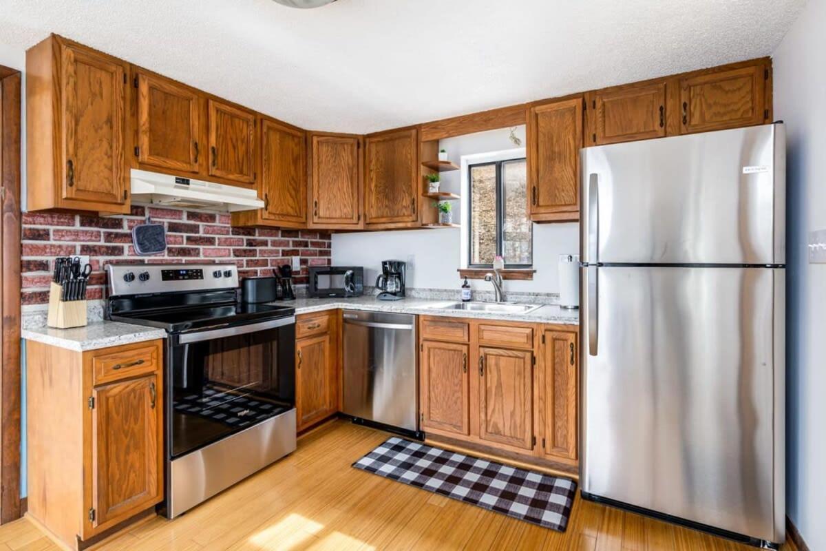 Modern Chalet Cabin W Hot Tub, Deck&Grill, & Wifi! Inwood Exterior foto