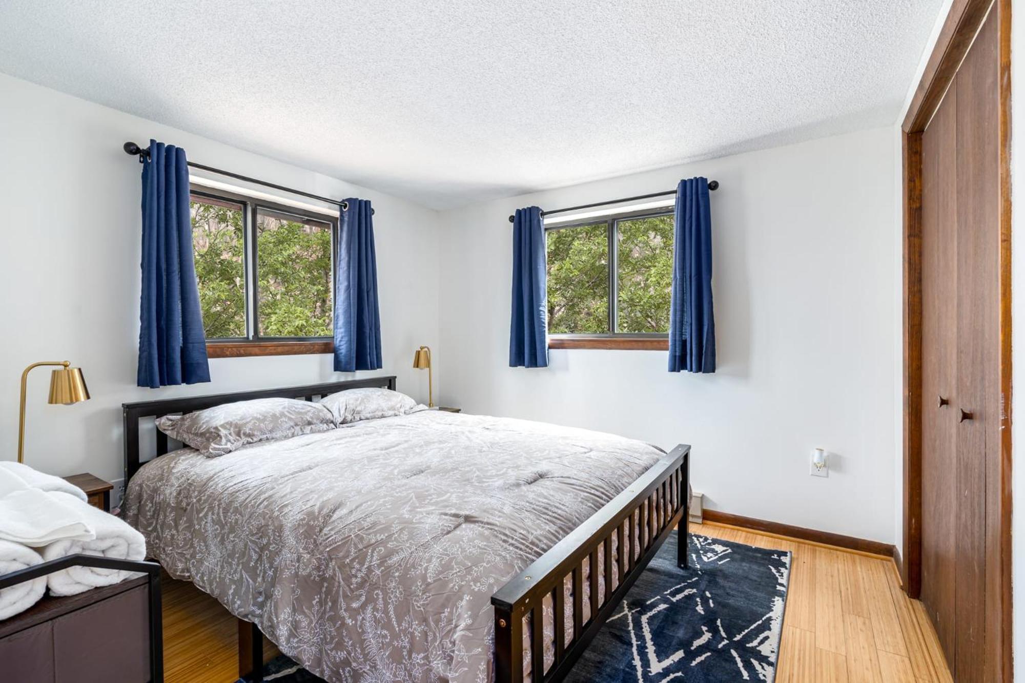 Modern Chalet Cabin W Hot Tub, Deck&Grill, & Wifi! Inwood Exterior foto